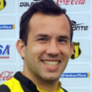 I. González