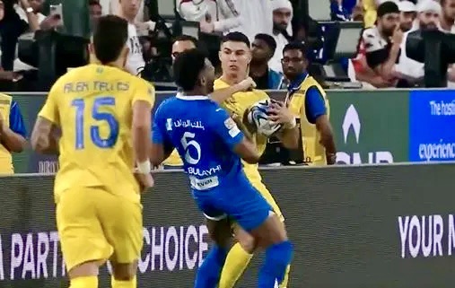 Cristiano Ronaldo appears to elbow an opponent during the game against Al Hilal