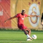 victor osimhen in training