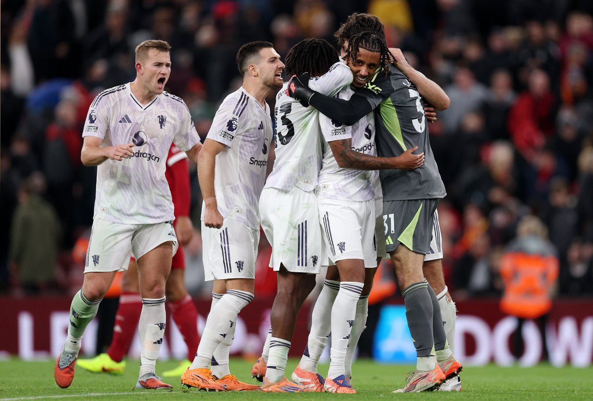 Manchester United players celebrating their win over Liverpool