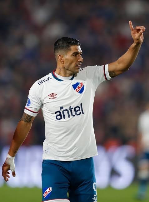 luis suarez in action for nacional