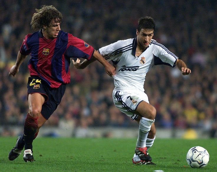 raul in action for real madrid vs barcelona