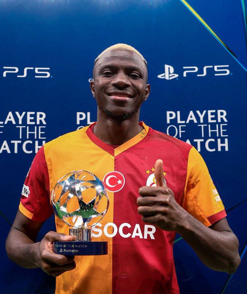 Victor Osimhen with his Man of the match award in Galatasaray win 