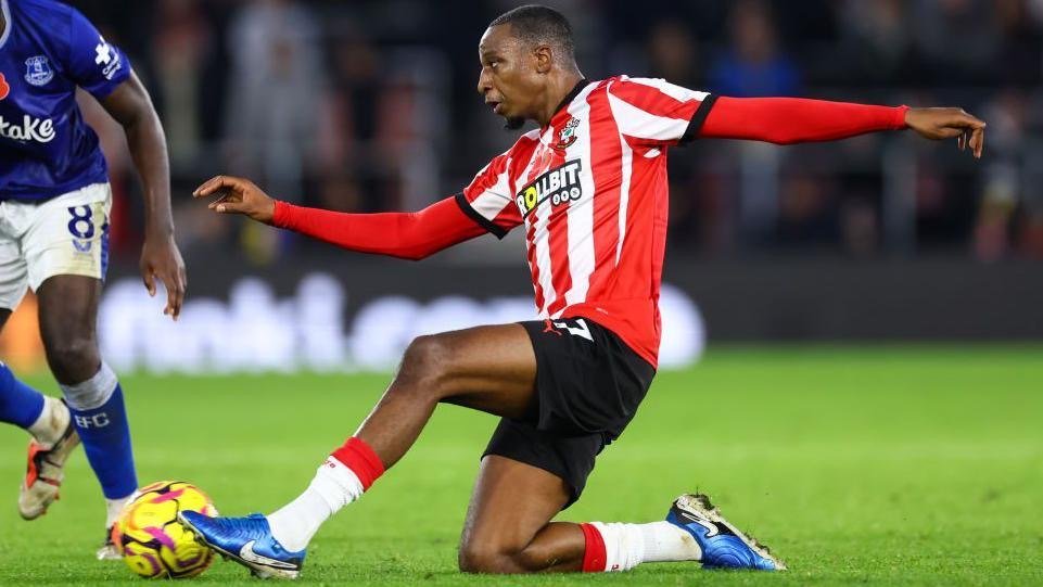 joe aribo in action for southampton