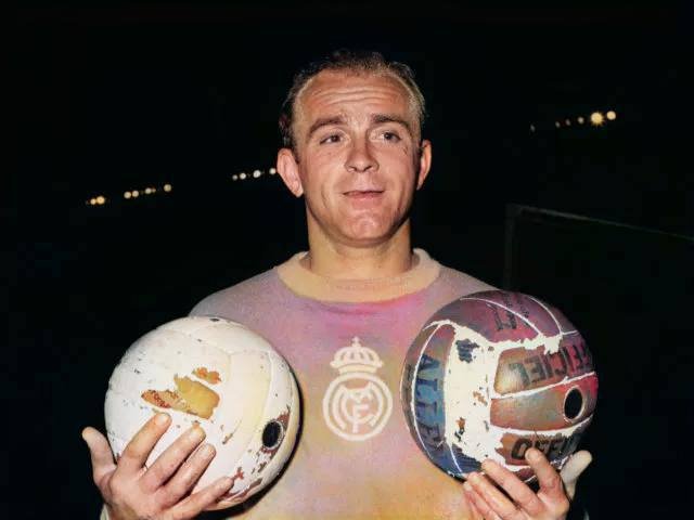 Alfredo Di Stéfano in Real Madrid jersey, one of La Liga’s greatest goalscorers.