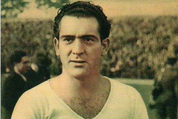 Valencia striker Edmundo Suárez, known as Mundo.