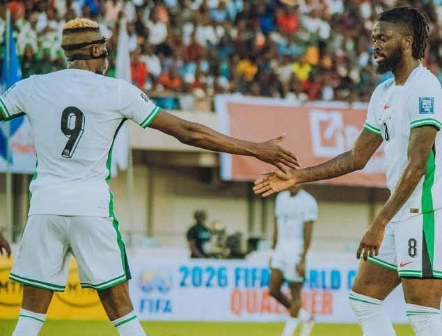 Victor Osimhen shakes Tolu Arokodare
