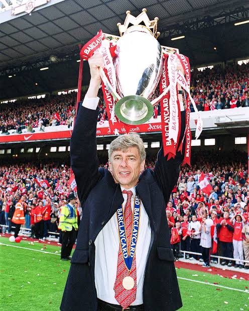 arsene wenger with epl trophy