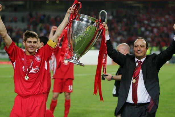 Rafa Benitez celebrates UCL title with Steven Gerrard at Liverpool