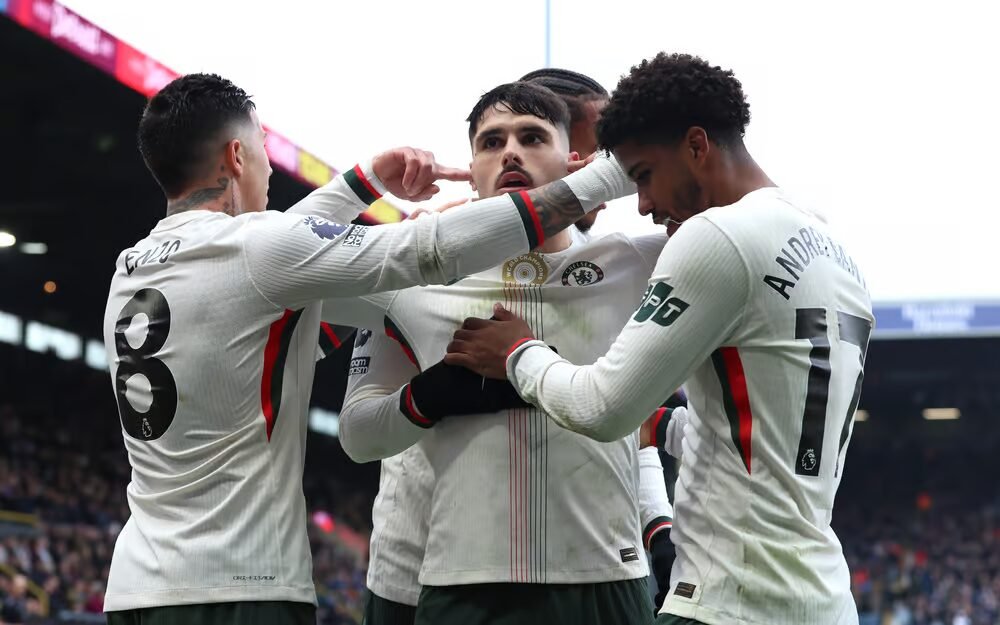 chelsea players celebrating a goal against burnley