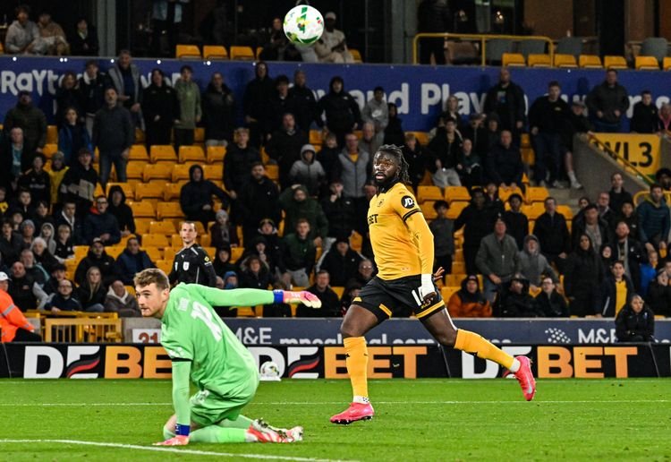 tolu arokodare in action for wolves