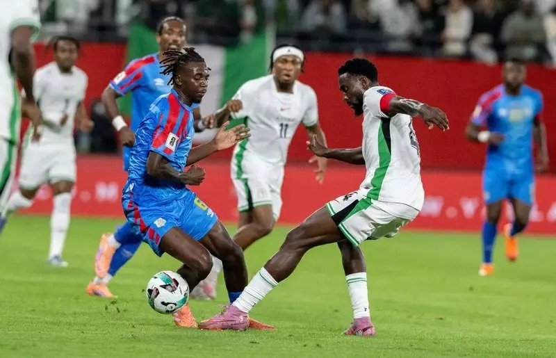 wilfried ndidi contesting a ball against dr congo