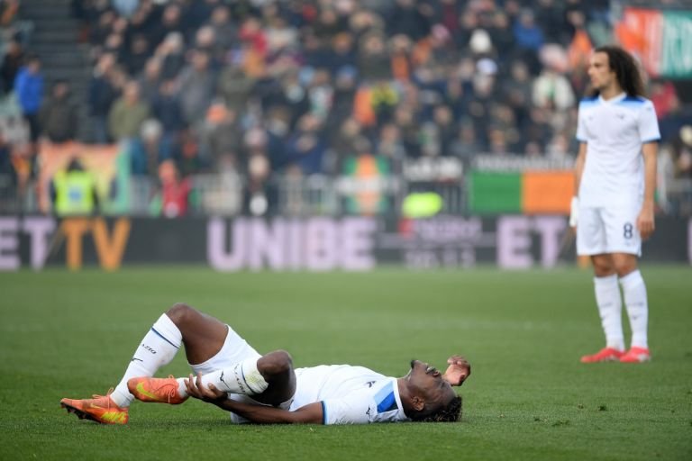 fisayo dele-bashiru of lazio goes down with an injury