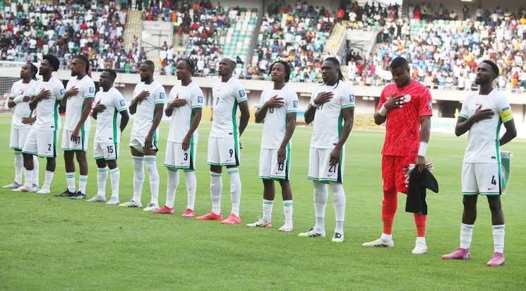 super eagles players reciting the national anthem