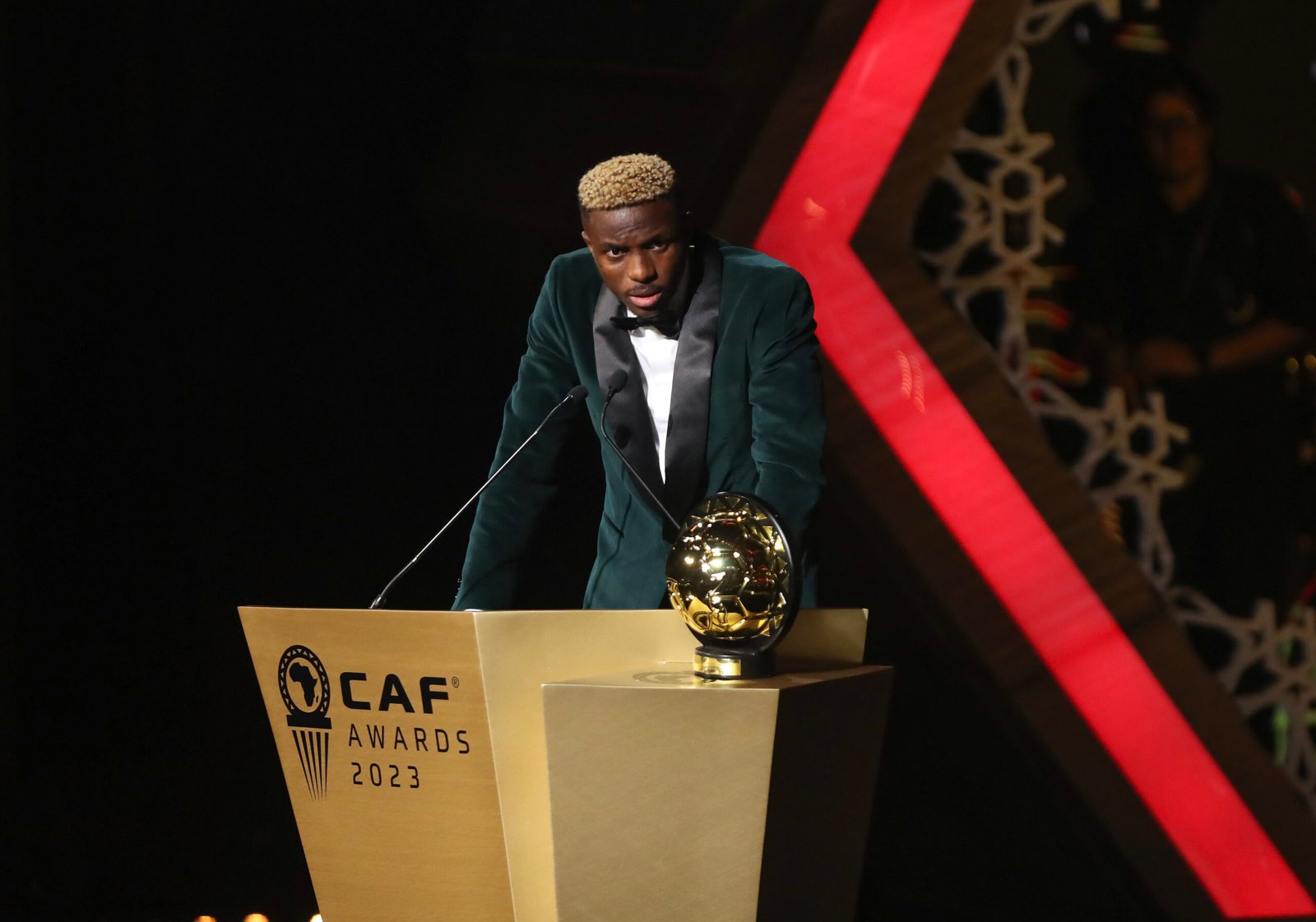 victor osimhen wins the 2023 caf men’s player of the year award