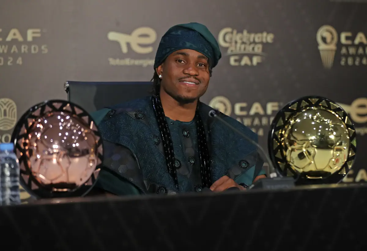 ademola lookman with the 2024 caf men’s player of the year award