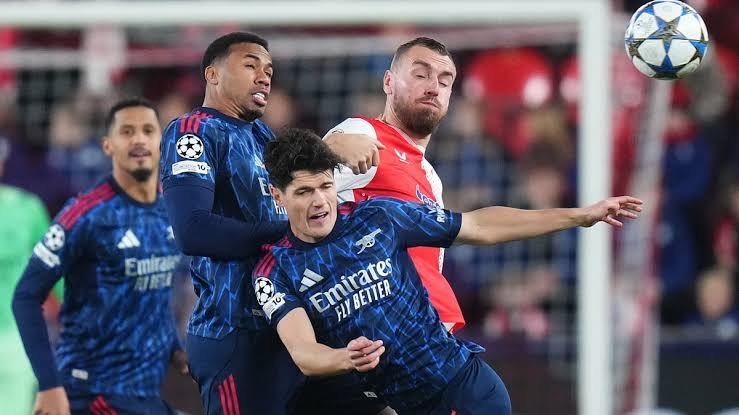 norgaard and gabriel contesting a ball against slavia prague