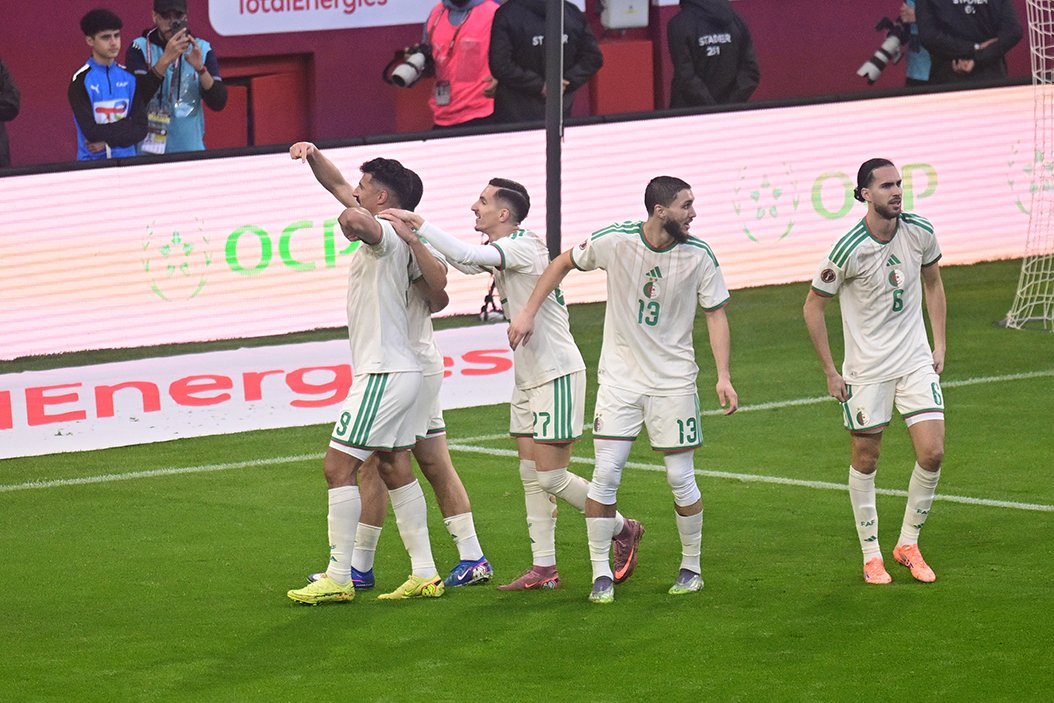 algeria players celebrate a goal