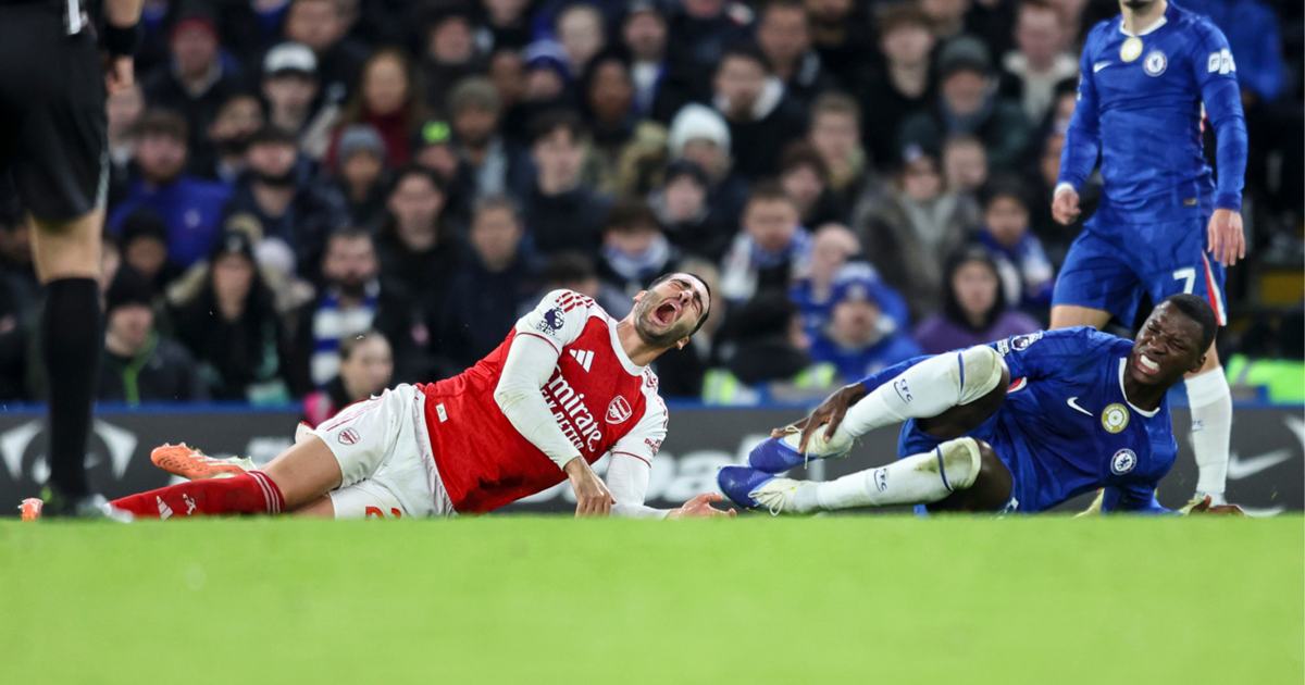 moises caicedo tackles mikel merino in the chelsea vs arsenal clash