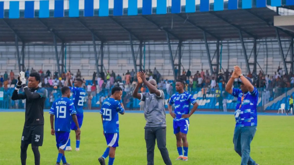 aweroro and shooting stars players applauding the supporters after a npfl clash