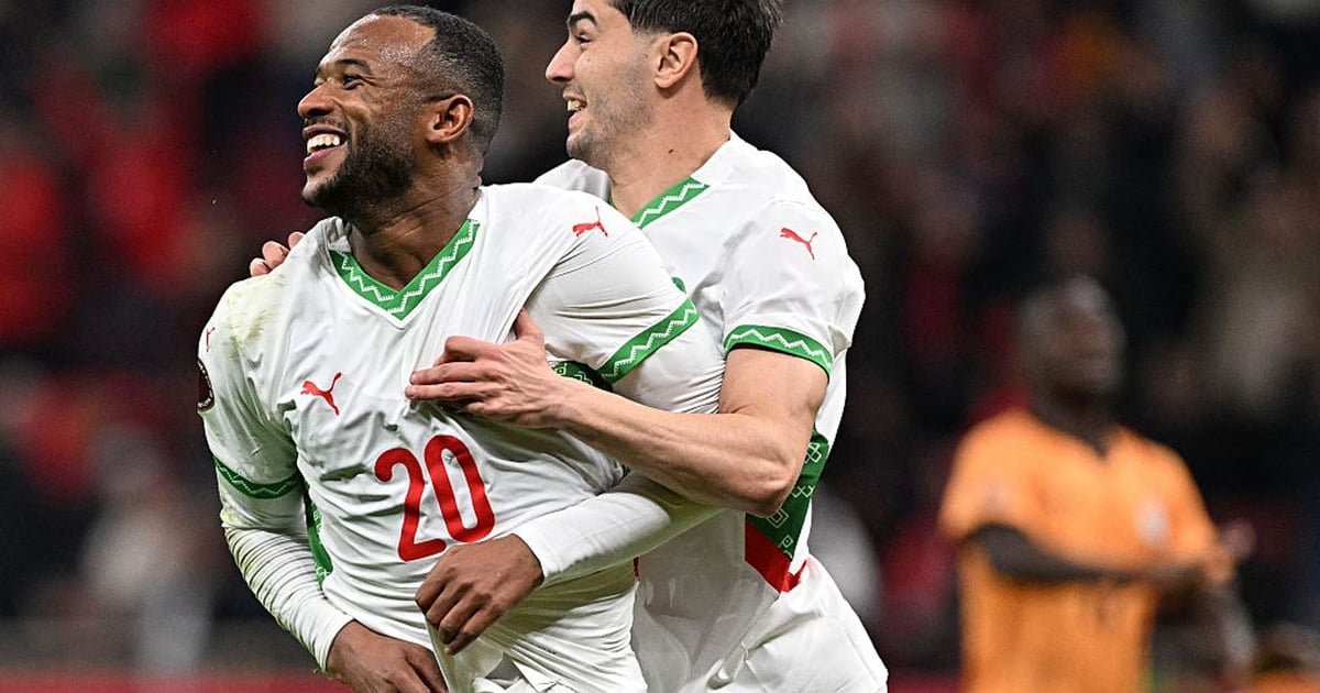 el kaabi and diaz celebrate a goal for morocco