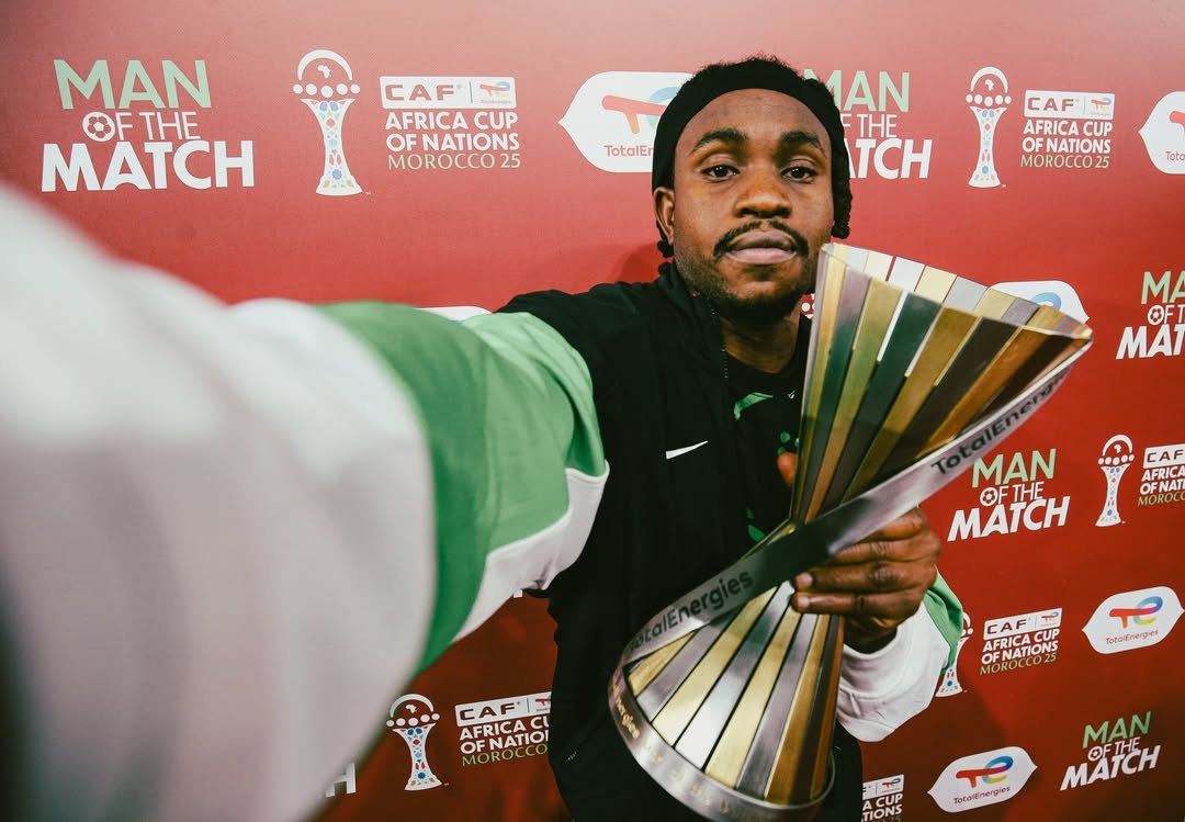 ademola lookman with the man of the match award after nigeria’s win over tunisia at afcon 2025