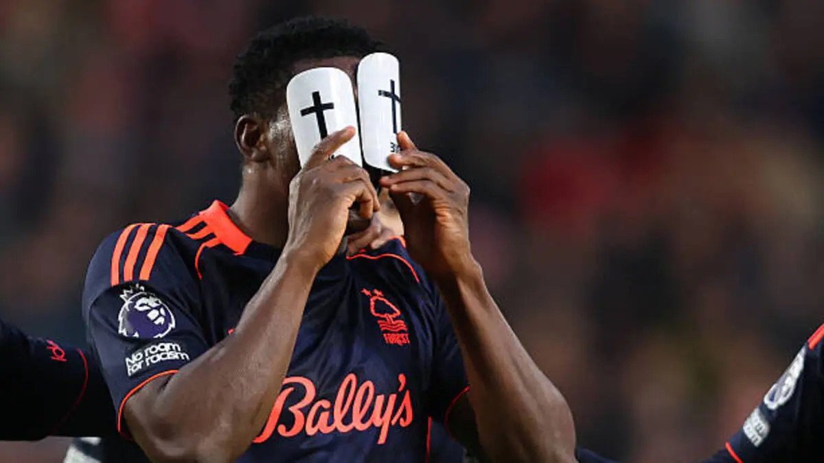 taiwo awoniyi celebrates his goal for nottingham forest against brentford
