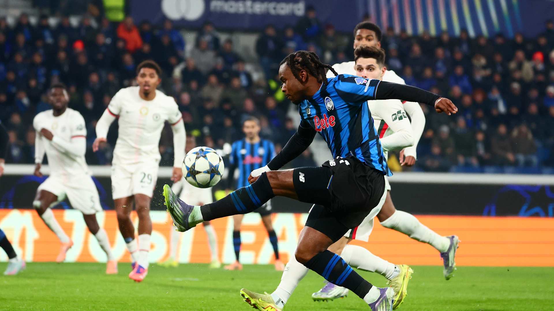 ademola lookman in action for atalanta
