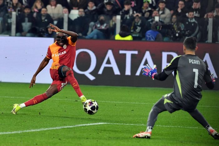 victor osimhen fires past perin during galatasaray vs juventus ucl playoff second leg clash