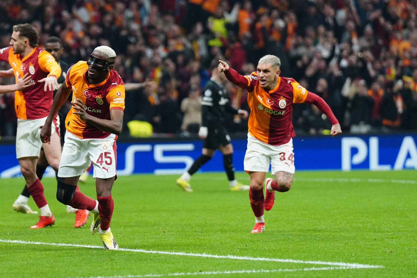 victor osimhen celebrates a goal for galatasaray