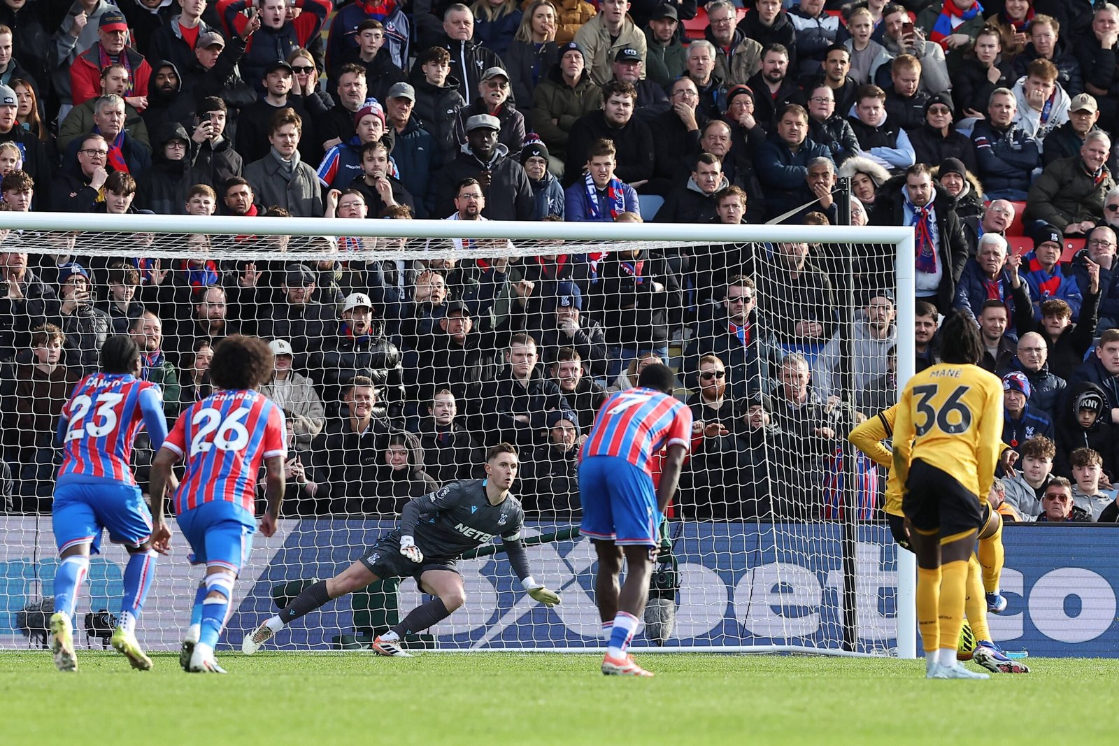 dean henderson saves tolu arokodare penalty during crystal palace vs wolves epl match