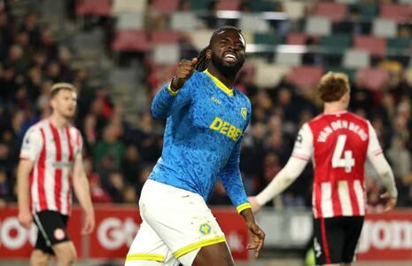 arokodare in action for wolves