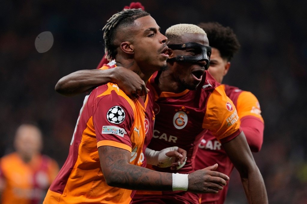 mario lemina celebrates with victor osimhen after scoring for galatasaray against liverpool
