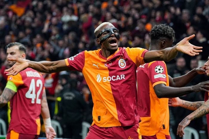 victor osimhen celebrates a goal at galatasaray