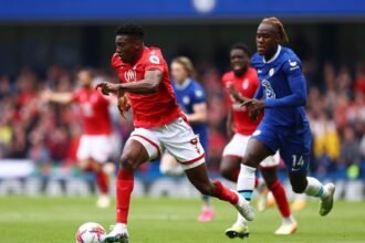 taiwo awoniyi in action for nottingham forest