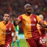 victor osimhen celebrates a goal for galatasaray