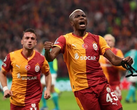 victor osimhen celebrates a goal for galatasaray