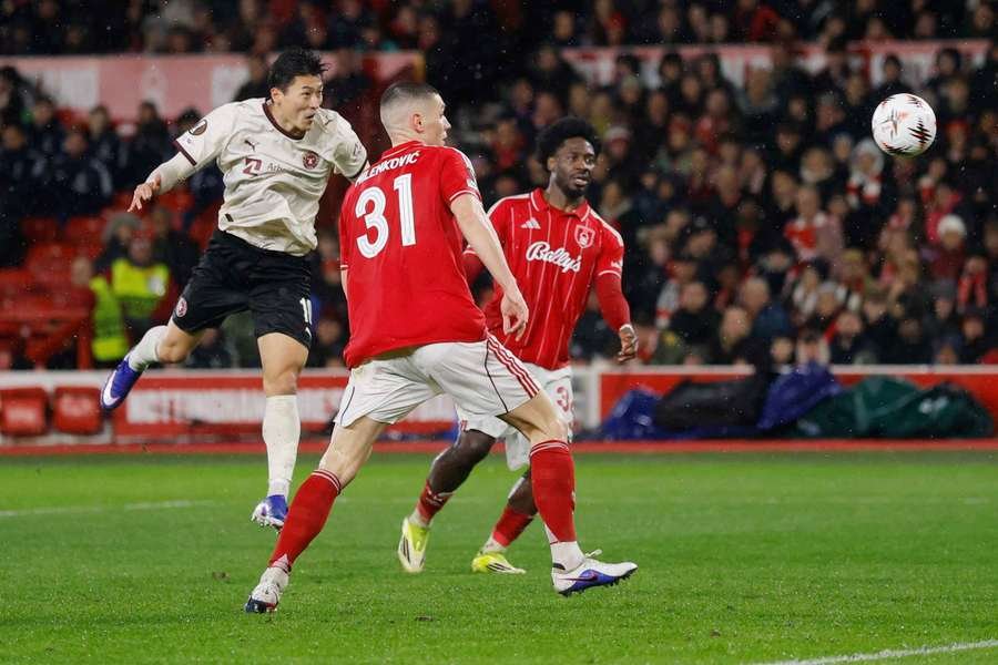 aina and milenkovic watches as cho gue-sung heads home for midtjylland against nottingham forest
