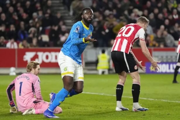 tolu arokodare scores for wolves in the 2-2 draw at brentford