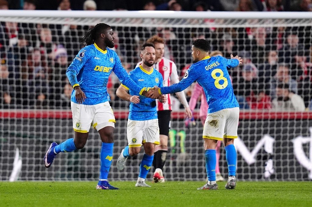 wolves striker tolu arokodare celebrates with his teammates after scoring in the 2-2 draw at brentford