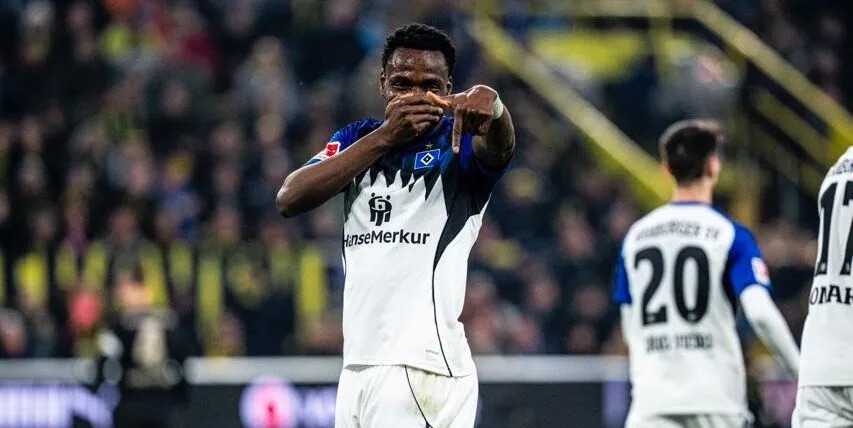 philip otele celebrates a goal at hamburg