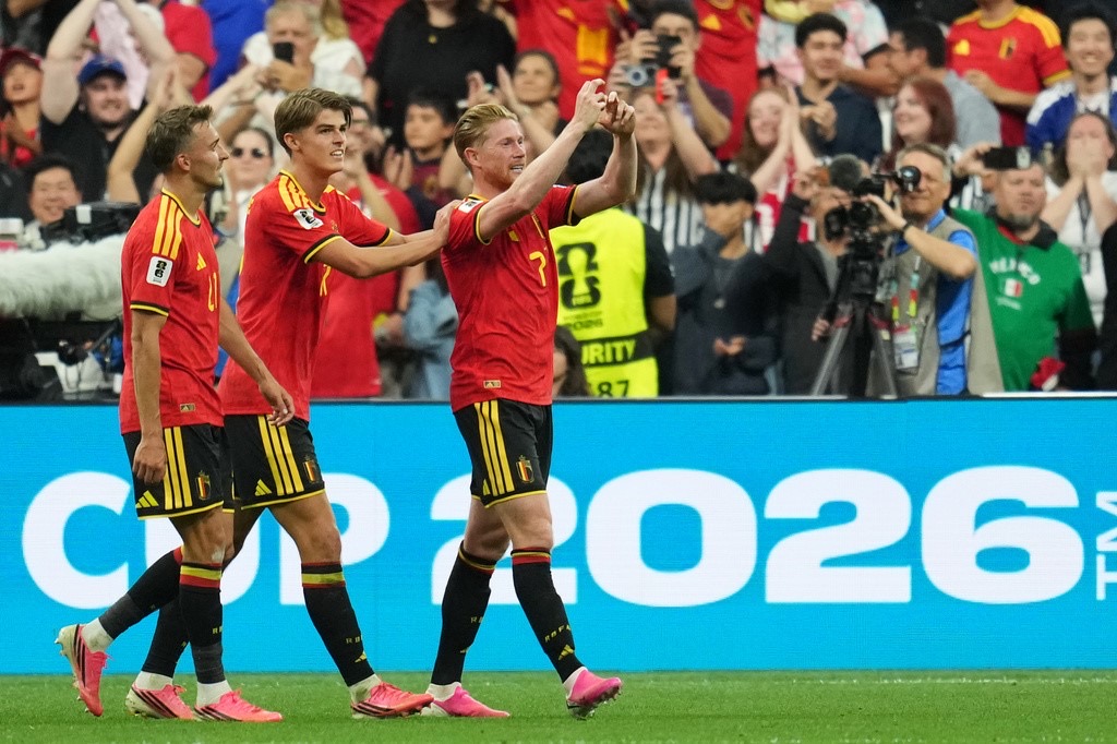de bruyne celebrates after scoring for belgium