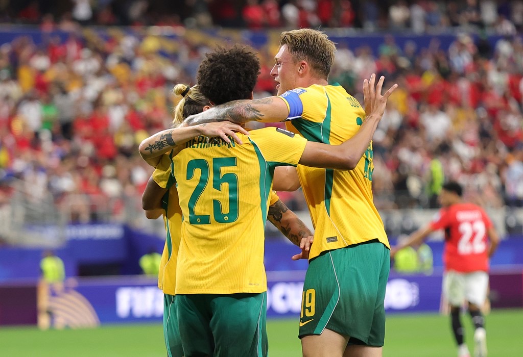 australia players celebrate